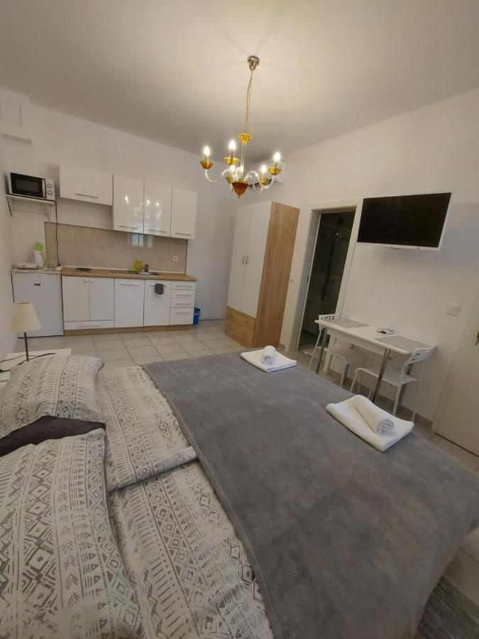 Studio Apartments Ana & Mia Vis Dış mekan fotoğraf