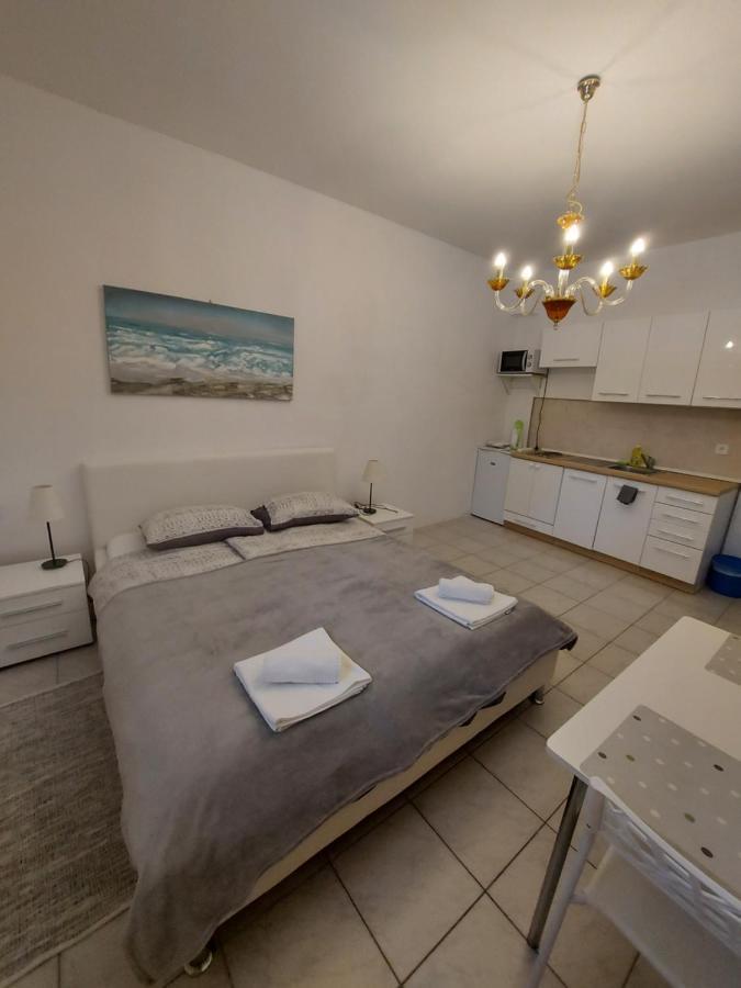Studio Apartments Ana & Mia Vis Dış mekan fotoğraf