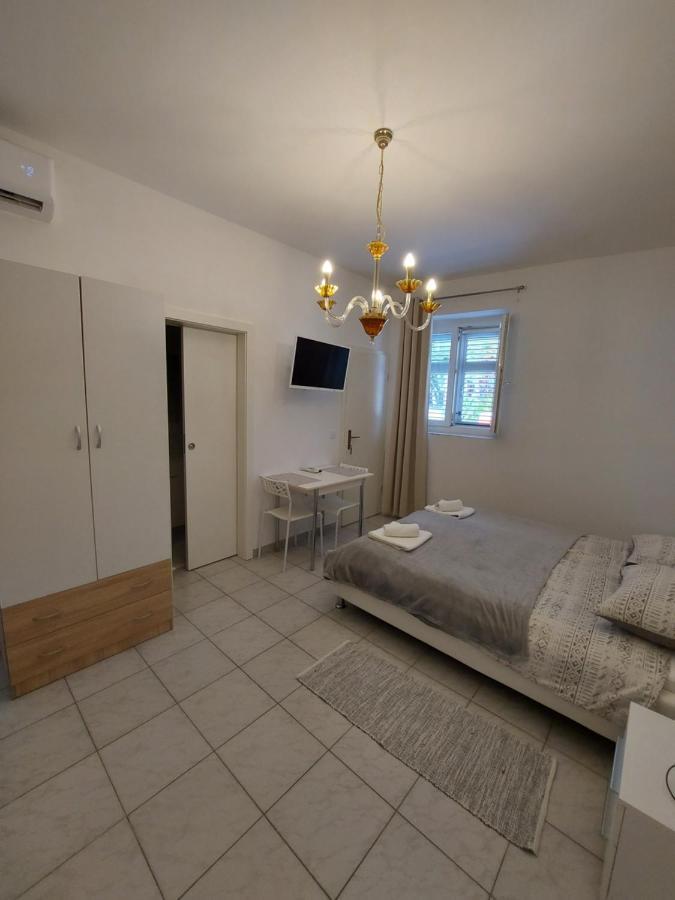 Studio Apartments Ana & Mia Vis Dış mekan fotoğraf