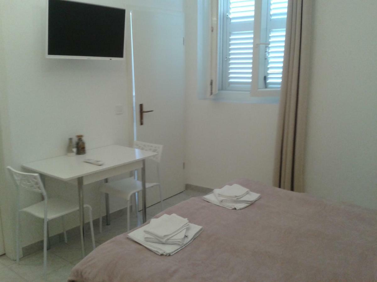 Studio Apartments Ana & Mia Vis Dış mekan fotoğraf