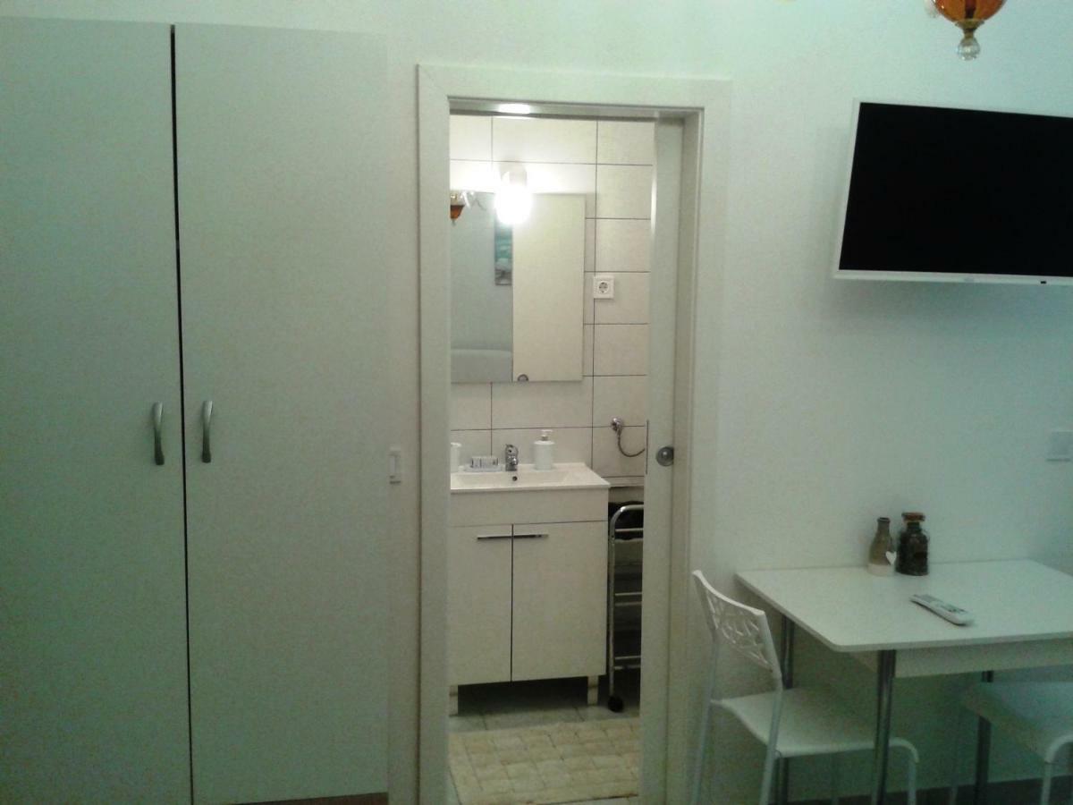 Studio Apartments Ana & Mia Vis Dış mekan fotoğraf