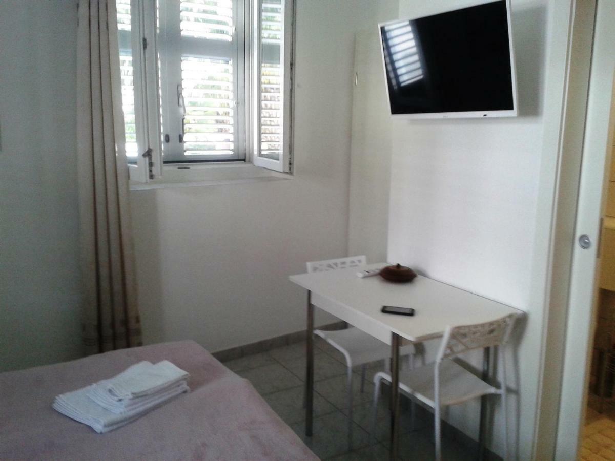 Studio Apartments Ana & Mia Vis Dış mekan fotoğraf